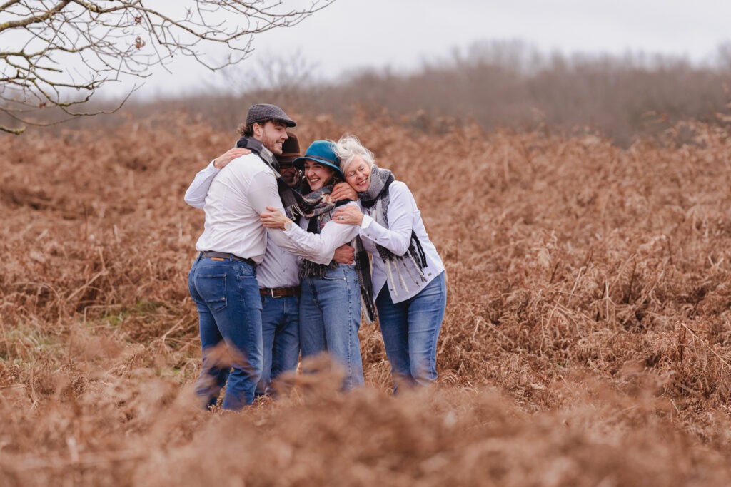 Familie geniet van een ontspannen fotoshoot